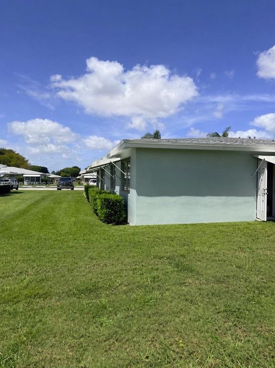 For Sale: $250,000 (2 beds, 2 baths, 1175 Square Feet)