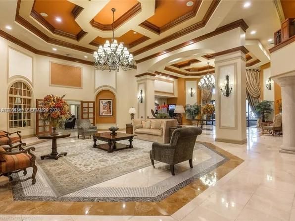 For Sale: $370,000 (1 beds, 1 baths, 729 Square Feet)