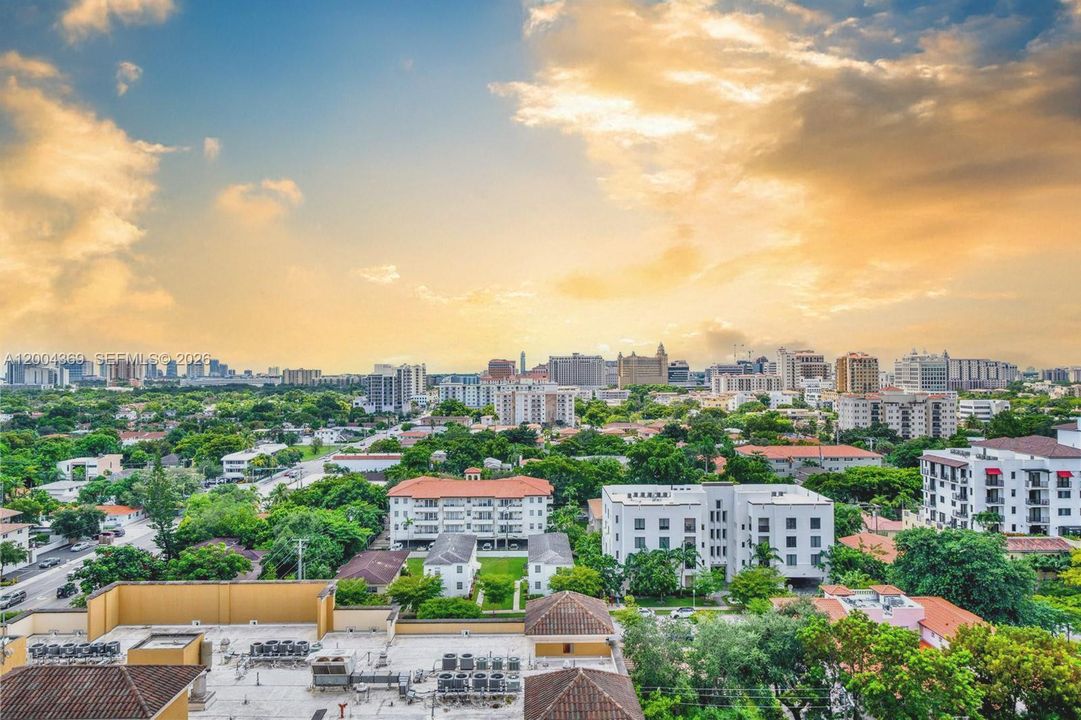 For Sale: $370,000 (1 beds, 1 baths, 729 Square Feet)
