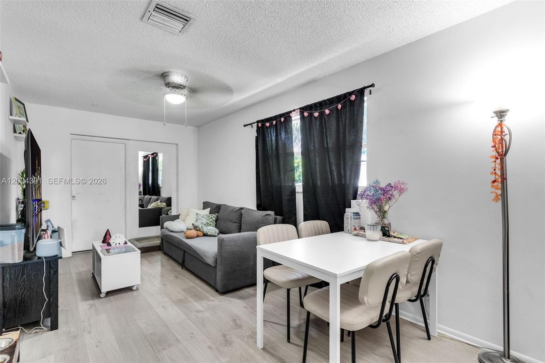 En Venta: $460,000 (3 camas, 2 baños, 1334 Pies cuadrados)
