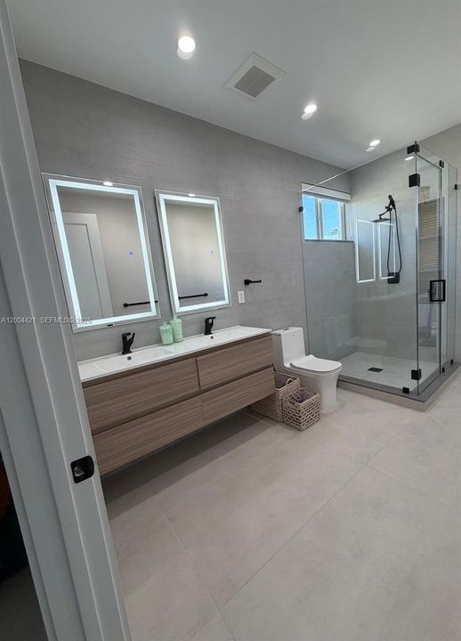 Active With Contract: $3,250,000 (5 beds, 4 baths, 3559 Square Feet)