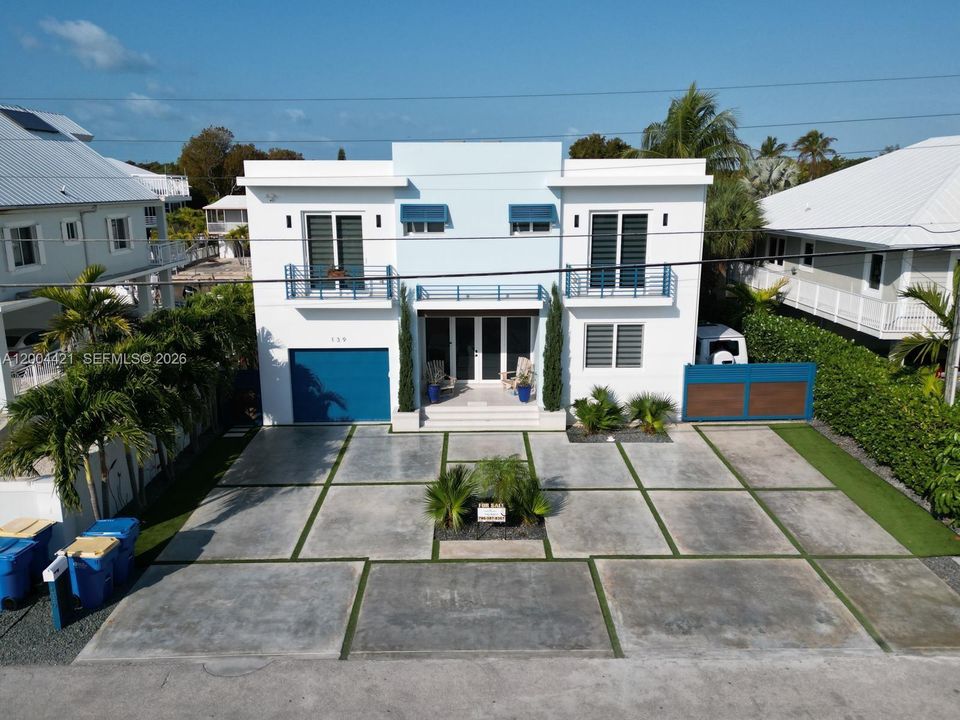 Active With Contract: $3,250,000 (5 beds, 4 baths, 3559 Square Feet)