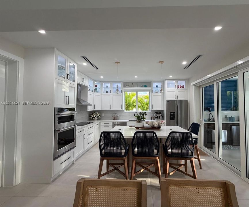 Active With Contract: $3,250,000 (5 beds, 4 baths, 3559 Square Feet)