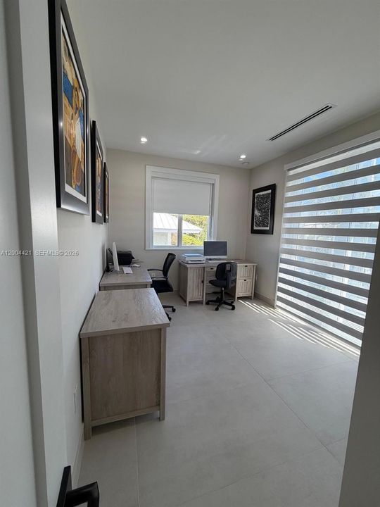 Active With Contract: $3,250,000 (5 beds, 4 baths, 3559 Square Feet)