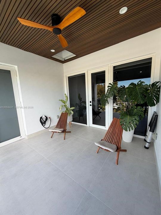 Active With Contract: $3,250,000 (5 beds, 4 baths, 3559 Square Feet)