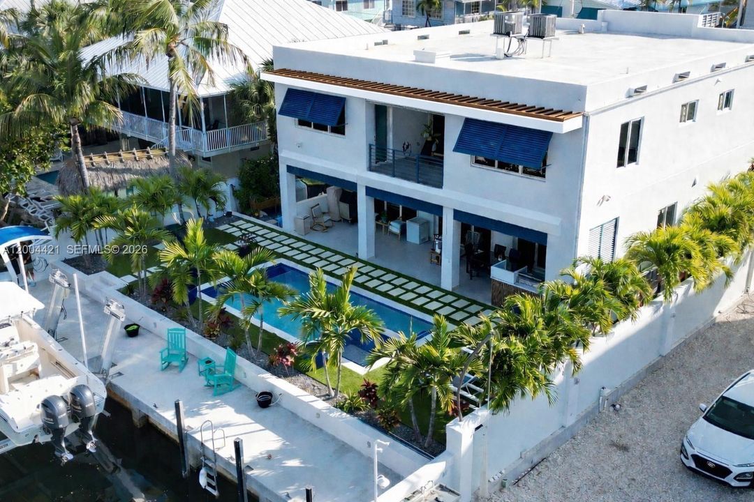 Active With Contract: $3,250,000 (5 beds, 4 baths, 3559 Square Feet)