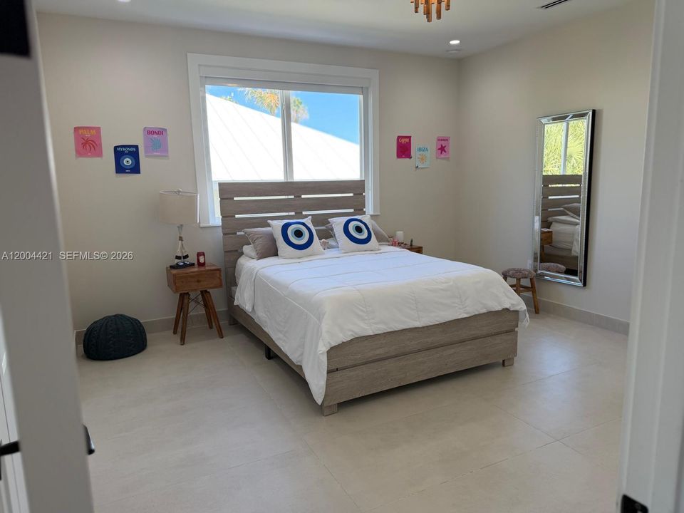 Active With Contract: $3,250,000 (5 beds, 4 baths, 3559 Square Feet)