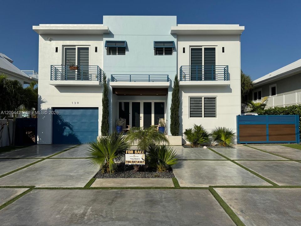 Active With Contract: $3,250,000 (5 beds, 4 baths, 3559 Square Feet)
