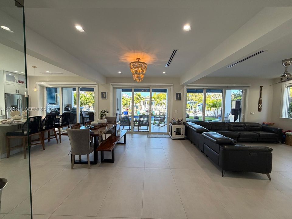 Active With Contract: $3,250,000 (5 beds, 4 baths, 3559 Square Feet)