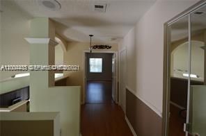 Под контрактом: $4,250 (4 спален, 3 ванн, 2740 Квадратных фут)