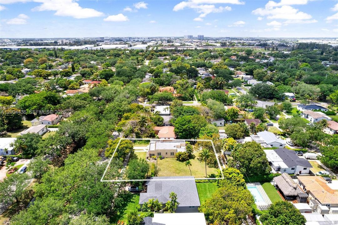 For Sale: $799,000 (2 beds, 2 baths, 1092 Square Feet)