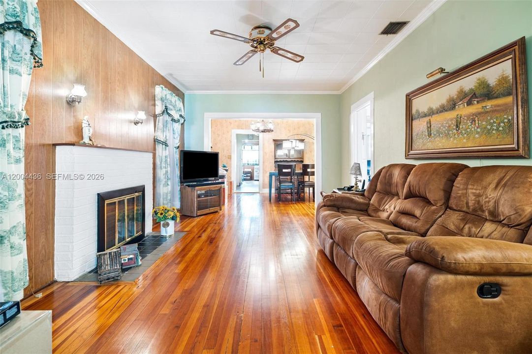 For Sale: $799,000 (2 beds, 2 baths, 1092 Square Feet)
