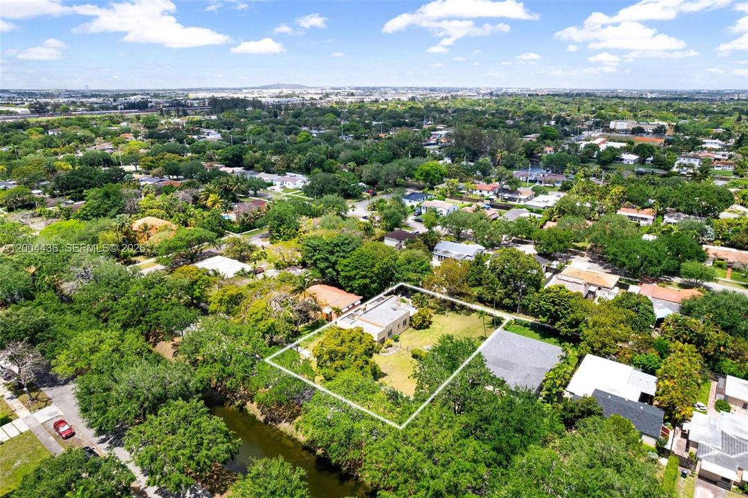 For Sale: $799,000 (2 beds, 2 baths, 1092 Square Feet)