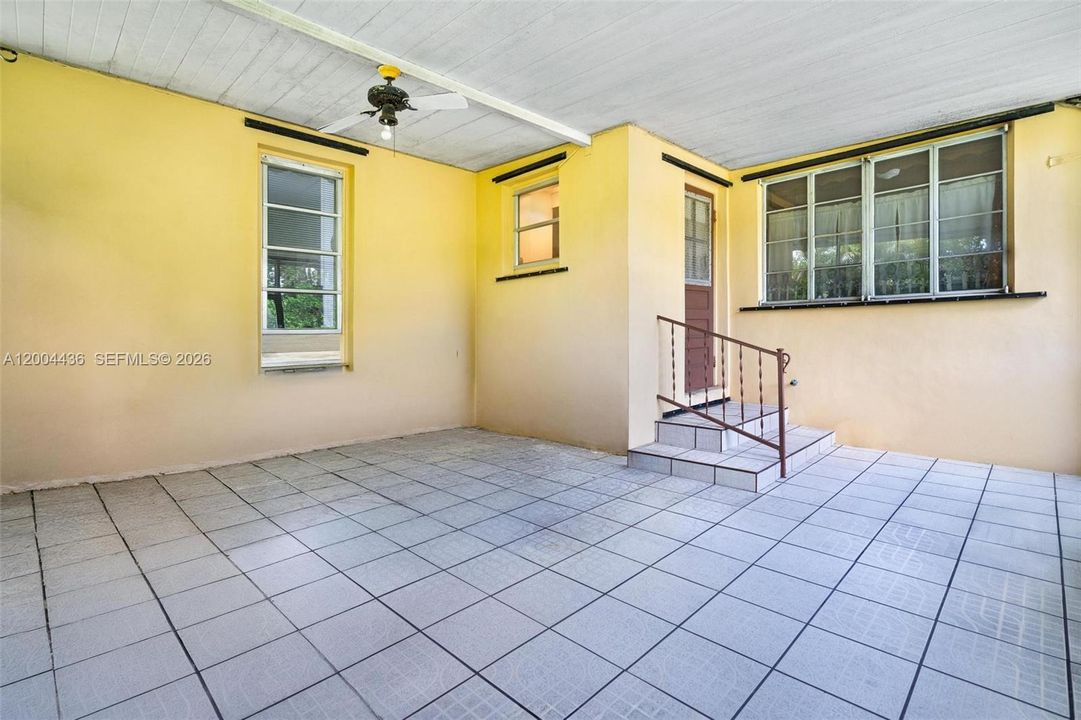 For Sale: $799,000 (2 beds, 2 baths, 1092 Square Feet)