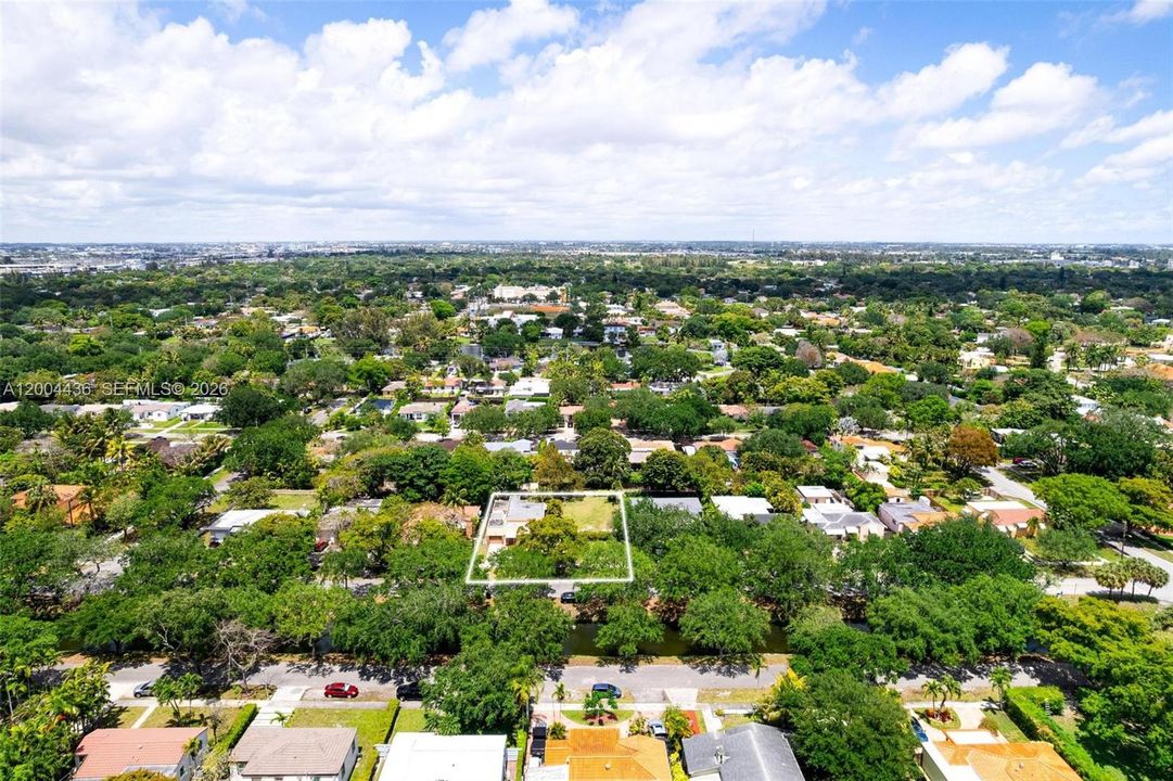 For Sale: $799,000 (2 beds, 2 baths, 1092 Square Feet)