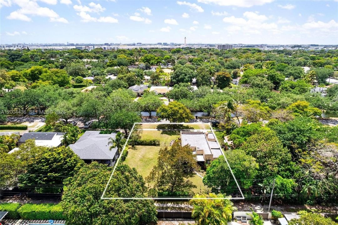 For Sale: $799,000 (2 beds, 2 baths, 1092 Square Feet)