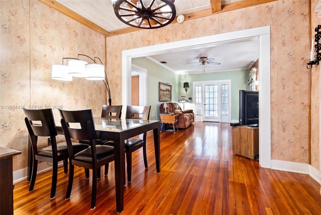 For Sale: $799,000 (2 beds, 2 baths, 1092 Square Feet)