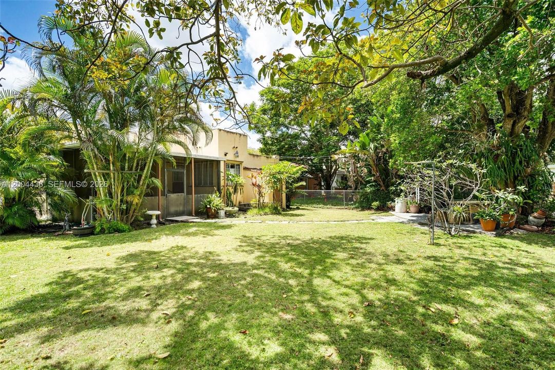 For Sale: $799,000 (2 beds, 2 baths, 1092 Square Feet)