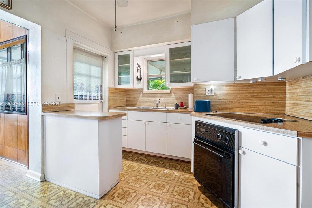 For Sale: $799,000 (2 beds, 2 baths, 1092 Square Feet)