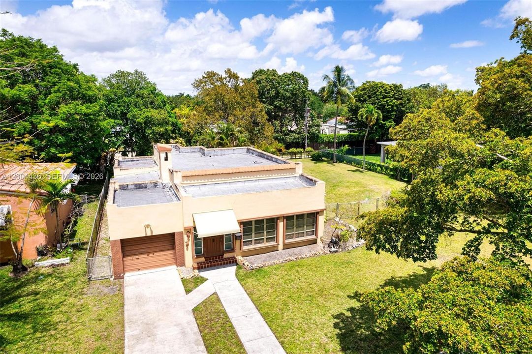 For Sale: $799,000 (2 beds, 2 baths, 1092 Square Feet)