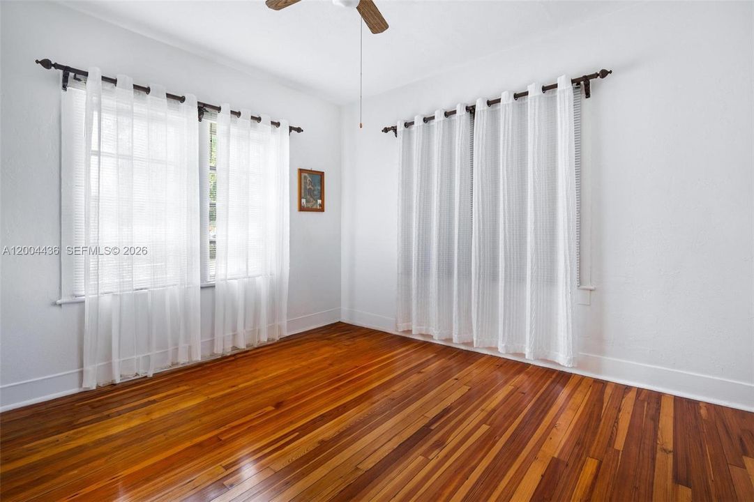 For Sale: $799,000 (2 beds, 2 baths, 1092 Square Feet)