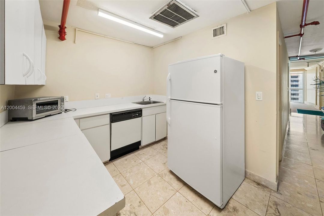 For Sale: $2,480,000 (3 beds, 3 baths, 2523 Square Feet)