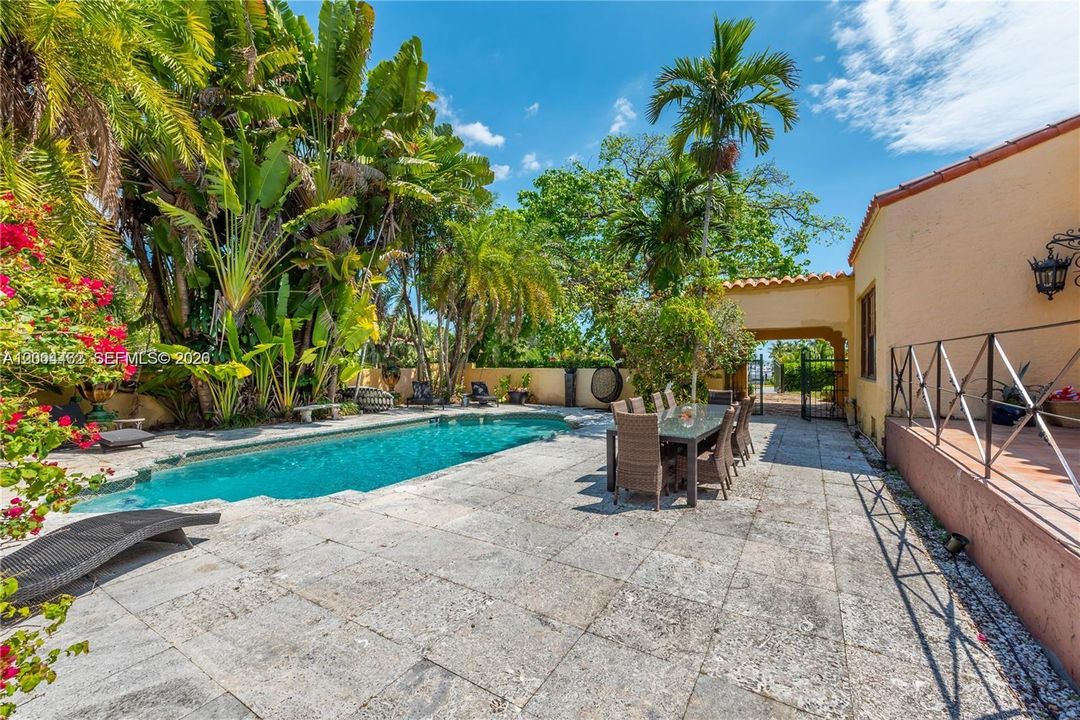 For Sale: $8,000,000 (7 beds, 6 baths, 3268 Square Feet)