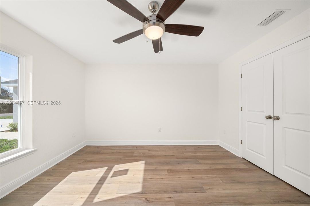 Activo con contrato: $307,000 (4 camas, 2 baños, 1773 Pies cuadrados)