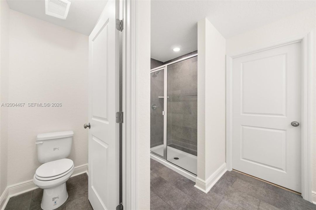 Activo con contrato: $307,000 (4 camas, 2 baños, 1773 Pies cuadrados)