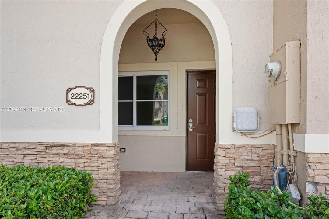 For Sale: $405,000 (3 beds, 2 baths, 1705 Square Feet)