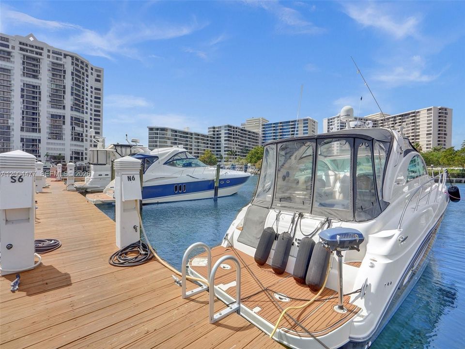 For Sale: $699,000 (2 beds, 2 baths, 1680 Square Feet)