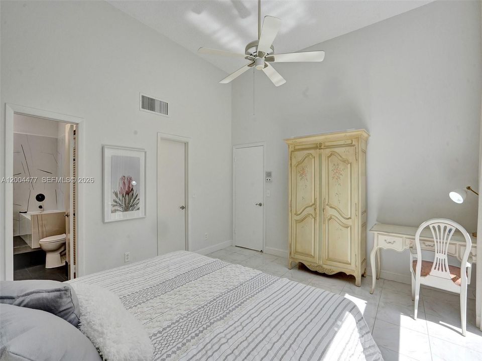 For Sale: $699,000 (2 beds, 2 baths, 1680 Square Feet)