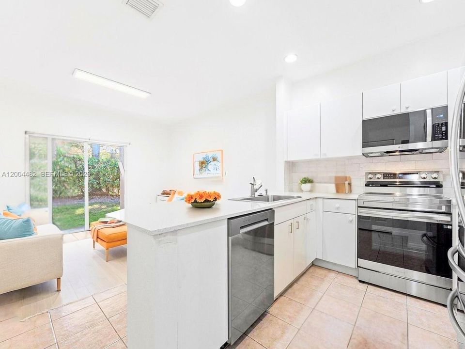 Active With Contract: $447,000 (3 beds, 2 baths, 1420 Square Feet)