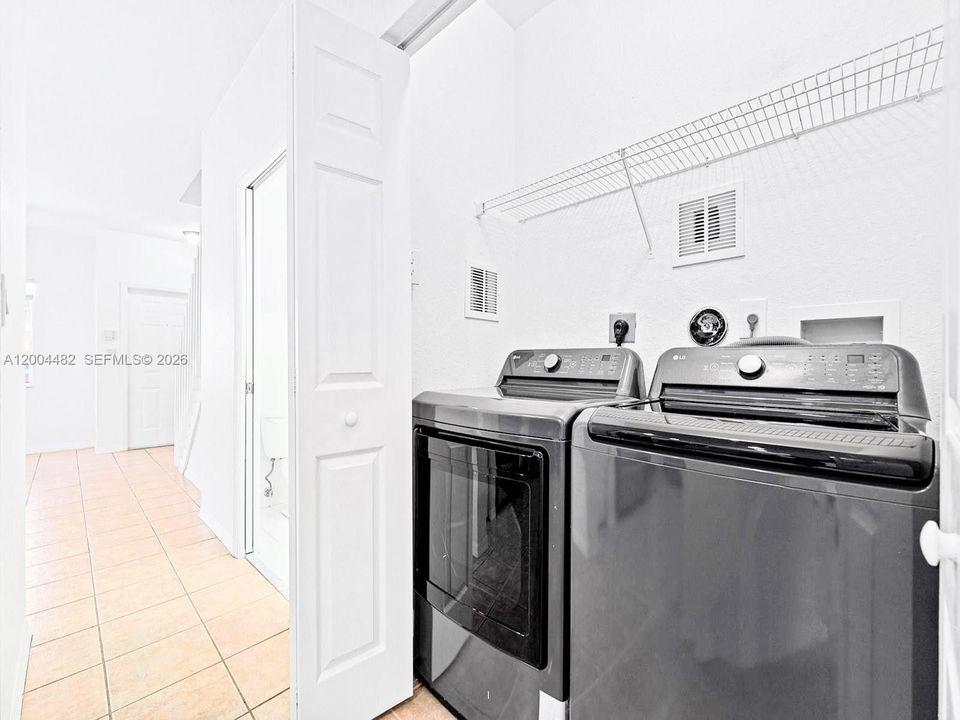Active With Contract: $447,000 (3 beds, 2 baths, 1420 Square Feet)