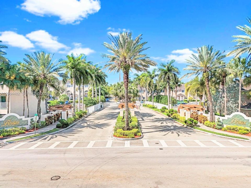 Active With Contract: $447,000 (3 beds, 2 baths, 1420 Square Feet)