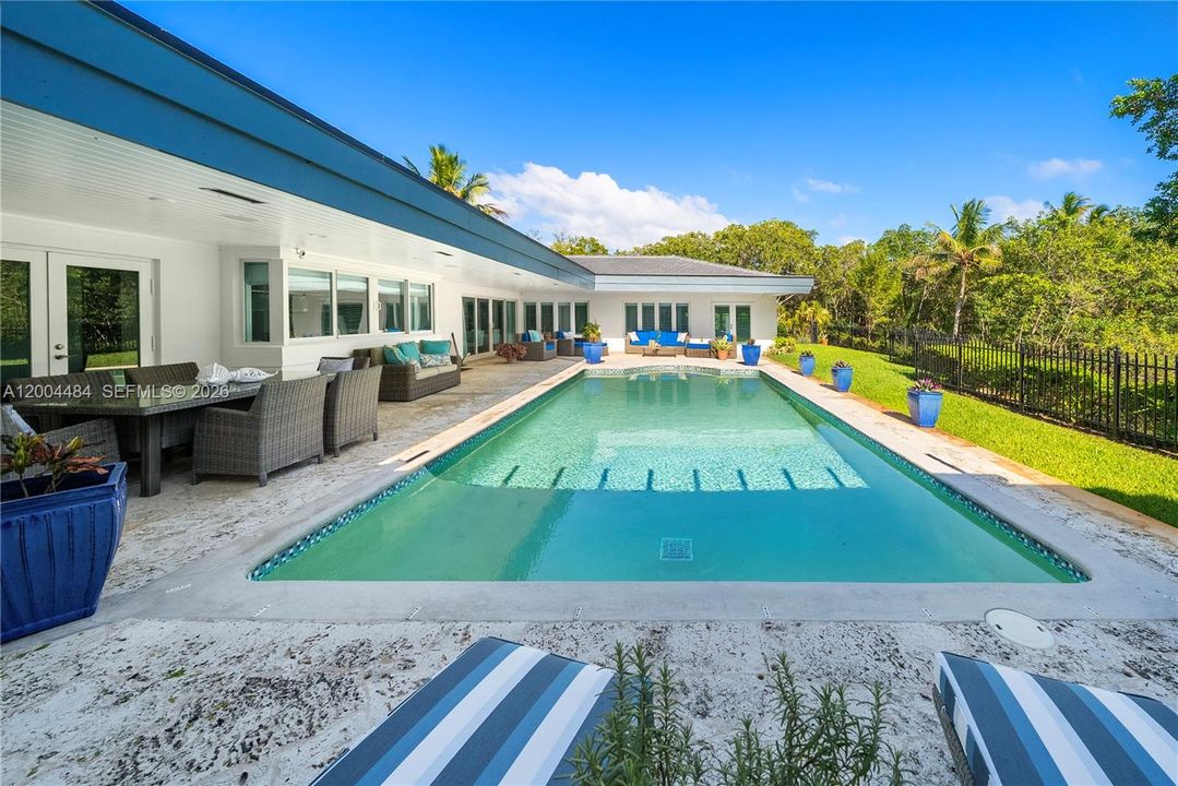 Activo con contrato: $4,250,000 (5 camas, 4 baños, 4512 Pies cuadrados)