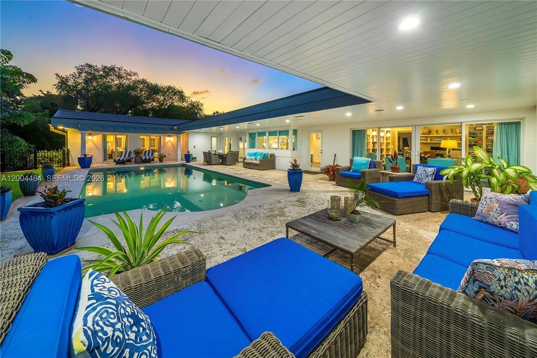 Activo con contrato: $4,250,000 (5 camas, 4 baños, 4512 Pies cuadrados)