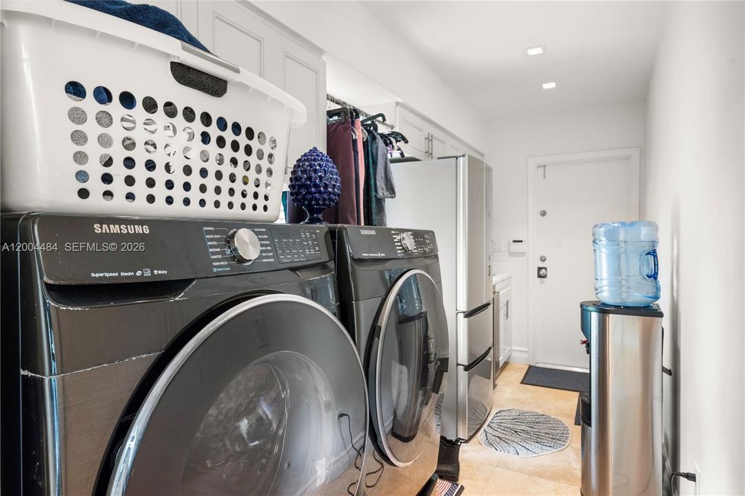 Activo con contrato: $4,250,000 (5 camas, 4 baños, 4512 Pies cuadrados)