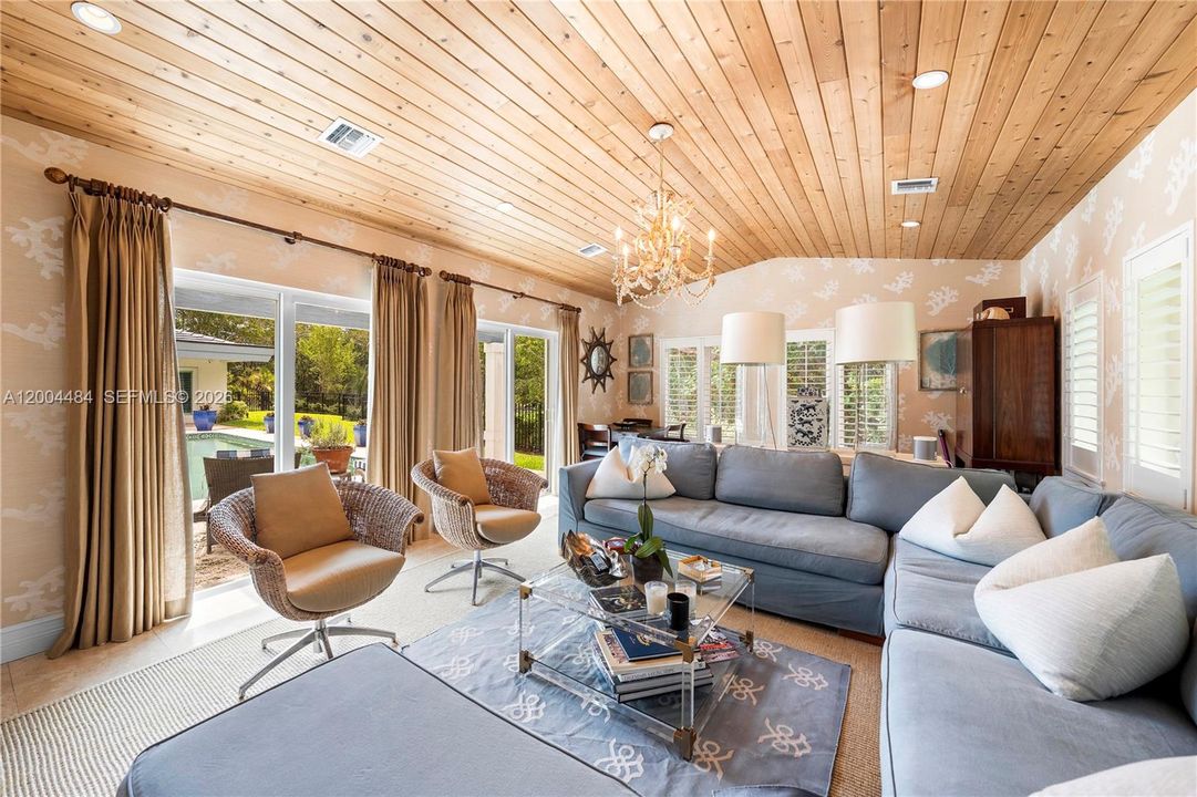 Activo con contrato: $4,250,000 (5 camas, 4 baños, 4512 Pies cuadrados)