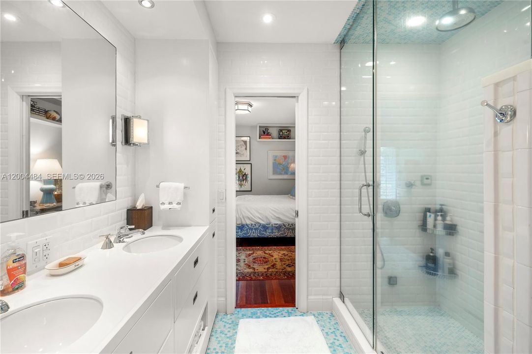 Activo con contrato: $4,250,000 (5 camas, 4 baños, 4512 Pies cuadrados)