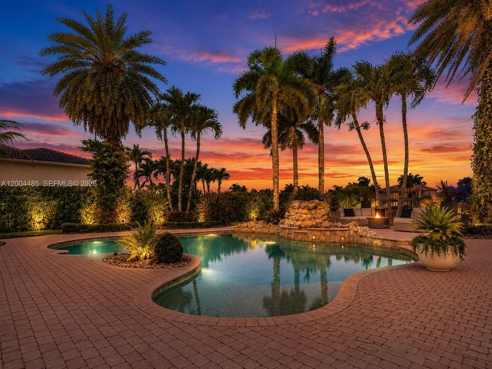 For Sale: $2,599,000 (6 beds, 5 baths, 5650 Square Feet)
