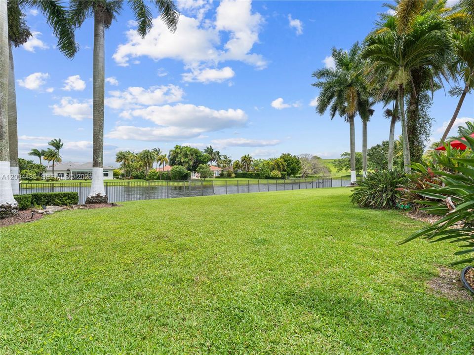 For Sale: $2,599,000 (6 beds, 5 baths, 5650 Square Feet)