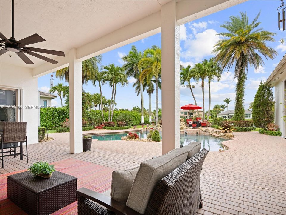For Sale: $2,599,000 (6 beds, 5 baths, 5650 Square Feet)
