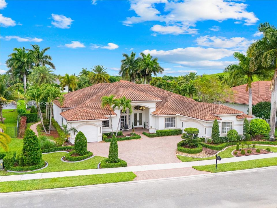 For Sale: $2,599,000 (6 beds, 5 baths, 5650 Square Feet)