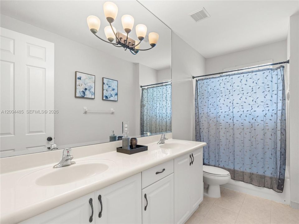 For Sale: $2,599,000 (6 beds, 5 baths, 5650 Square Feet)