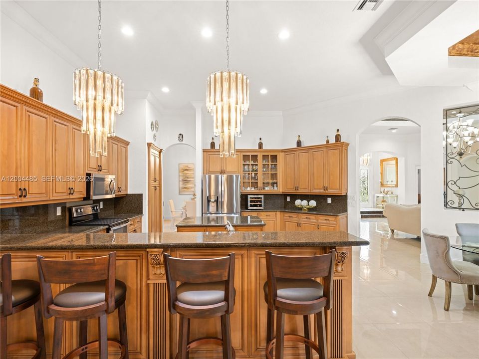 For Sale: $2,599,000 (6 beds, 5 baths, 5650 Square Feet)