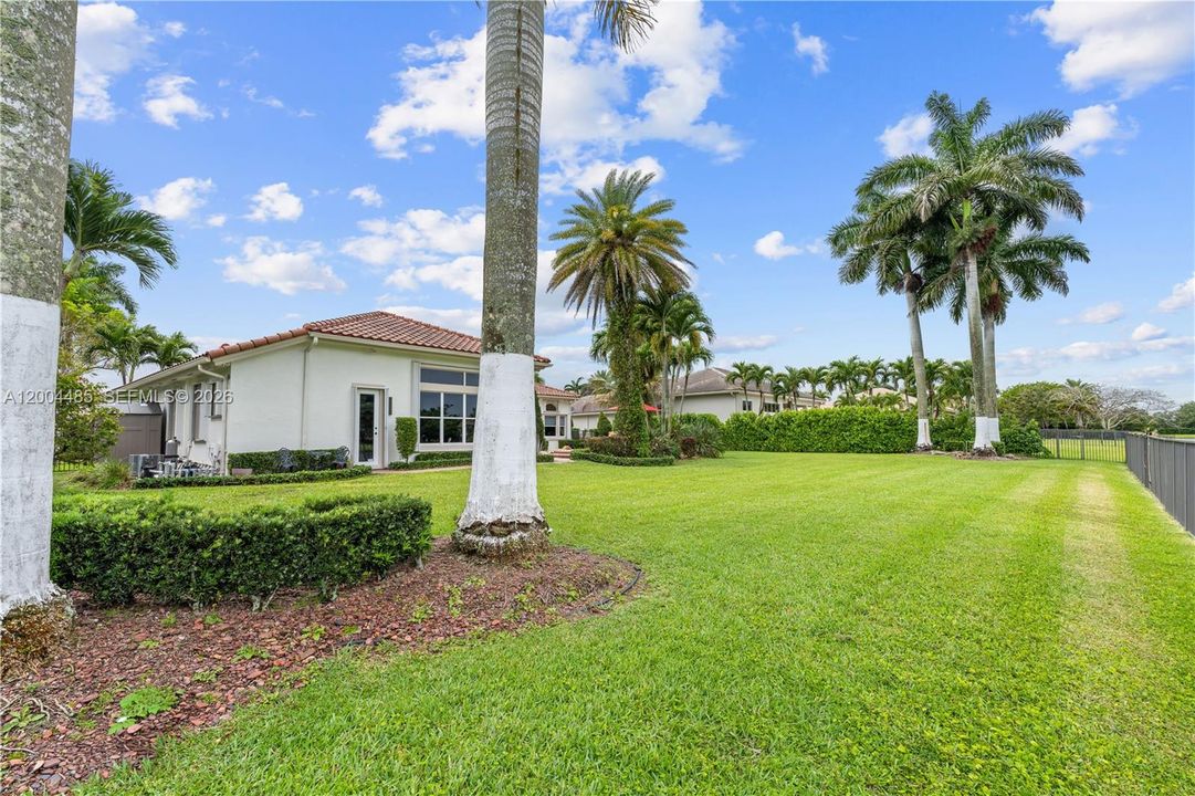 For Sale: $2,599,000 (6 beds, 5 baths, 5650 Square Feet)