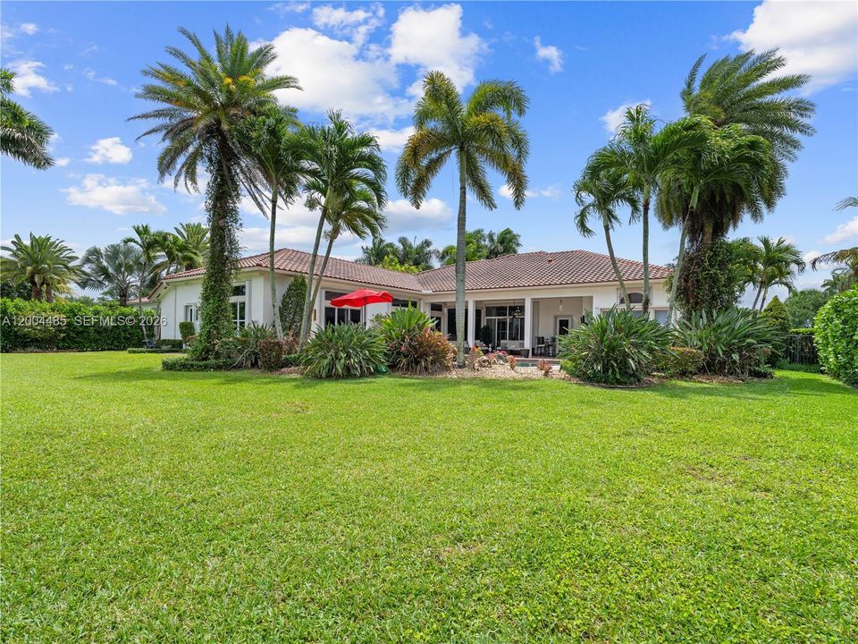 For Sale: $2,599,000 (6 beds, 5 baths, 5650 Square Feet)