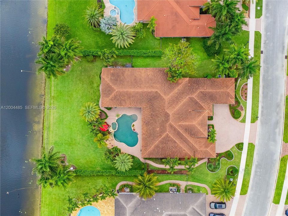 For Sale: $2,599,000 (6 beds, 5 baths, 5650 Square Feet)