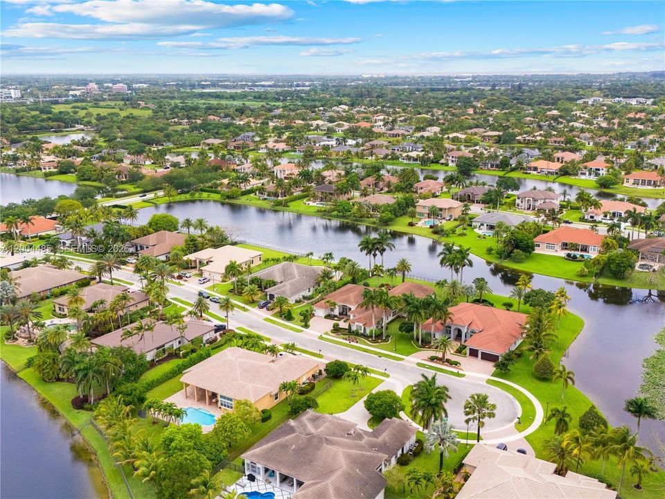 For Sale: $2,599,000 (6 beds, 5 baths, 5650 Square Feet)